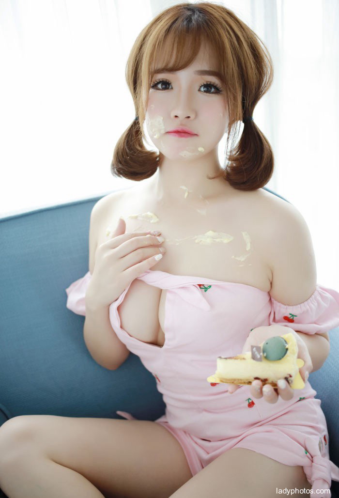 Cute girl Xu cake Maid uniform play cake, want to eat? - 3