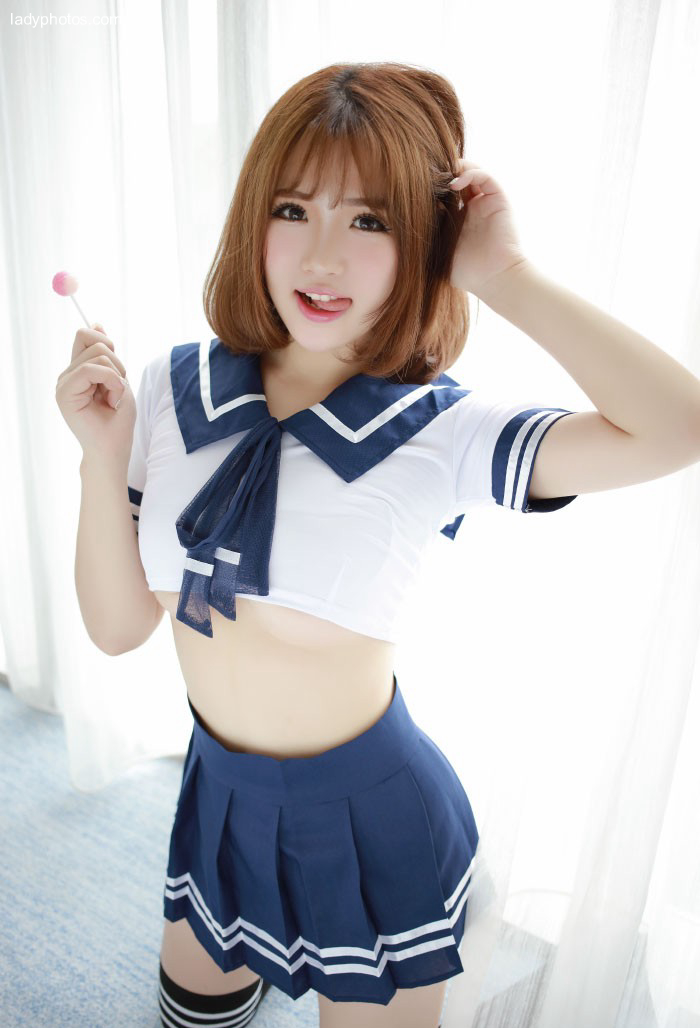 香唇把玩棒棒糖，萌妹子徐cake水手服半露嫩乳 - 3