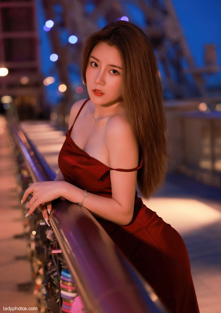 Pay tribute to the goddess Qiu Shuzhen, model Xia Xi turns into a Dutch official girl, sexy upgrade - 1