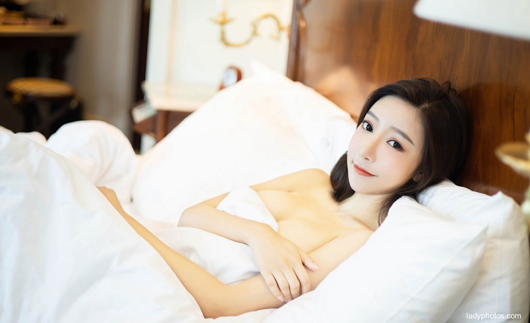 Roll the sheets with Wang Xinyao naked! I don't want to get out of bed - 5