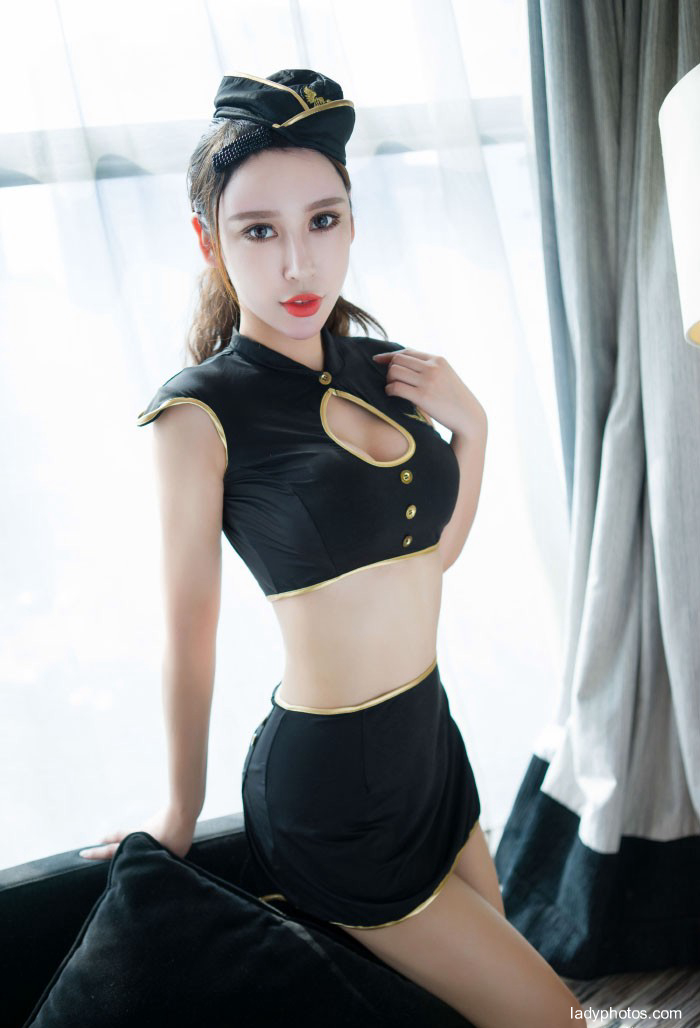 Uniform pajamas, buttocks up temptation, changing goddess Yang Nuoyi provocative art photo - 1