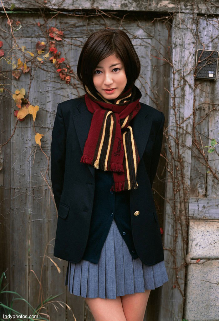 日本の校花美人杉本有美制服の写真が綺麗で凍りついています。 - 1