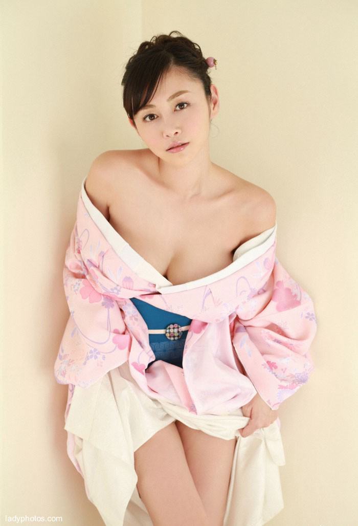 着物妹のみずみずしさと日本オタクの女神杉原杏璃の胸の美しさ - 1