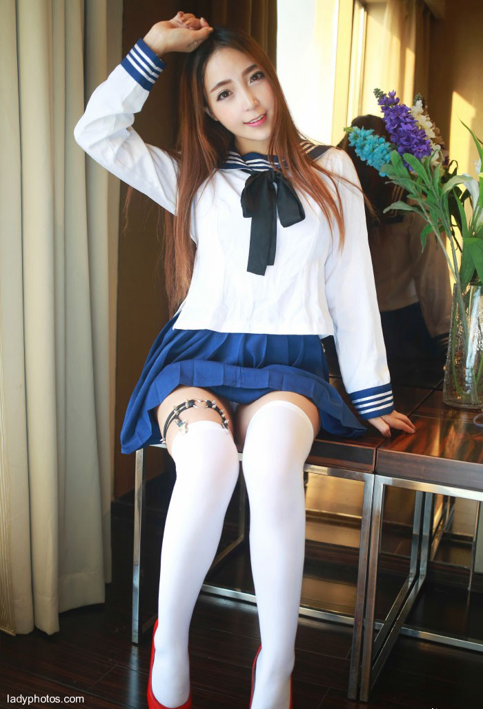 Huang Xinyuan, the queen of uniform, turns into a bold and unrestrained schoolgirl. She lifts her skirt and opens her legs charming and moving - 5
