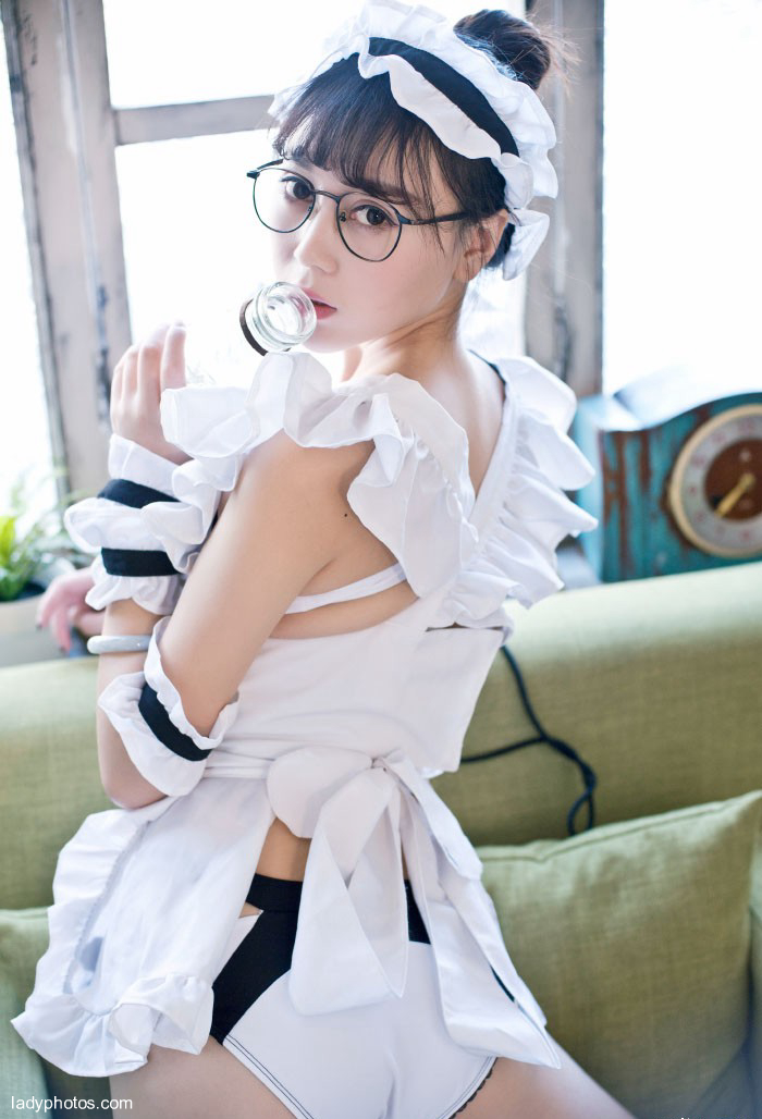 制服コンが一番好きです。雰囲気の妹の趙小米さんはキティちゃんのメイド服が白くて魅力的です。 - 5