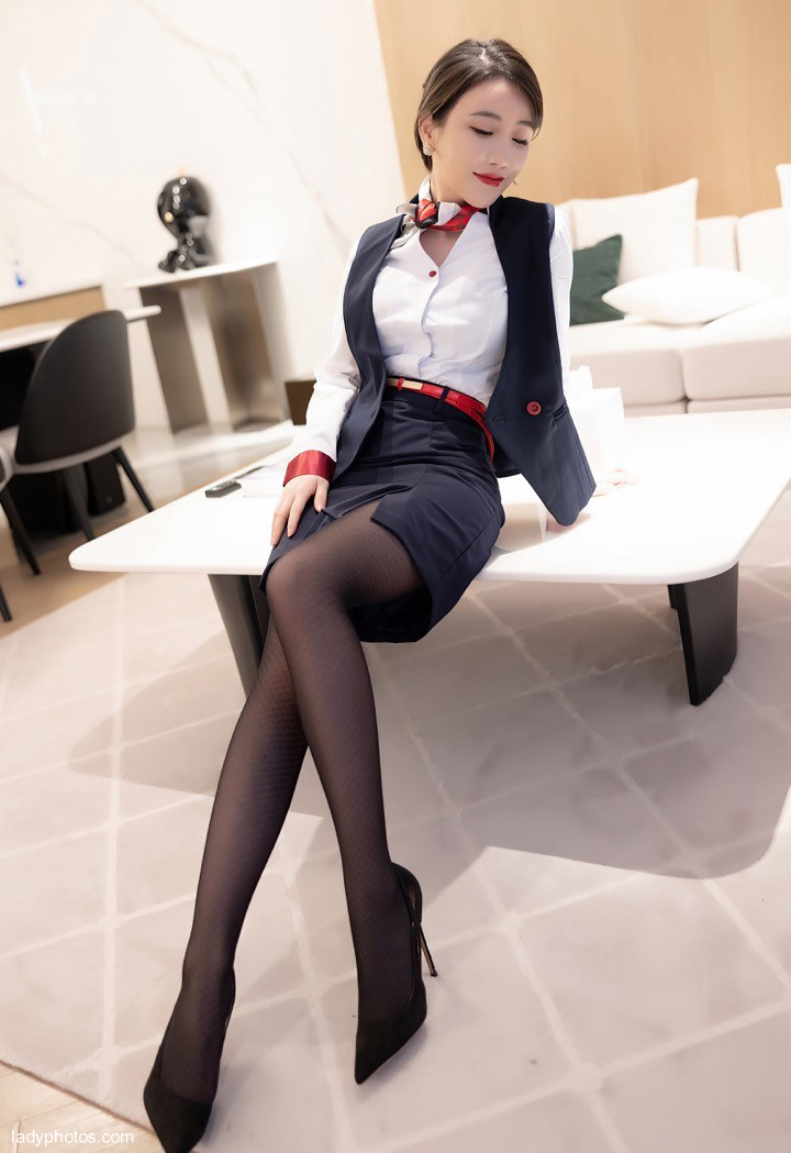 The goddess of interest is sexy! The seductive desire of the flight attendant Fei Yueying erupts - 4