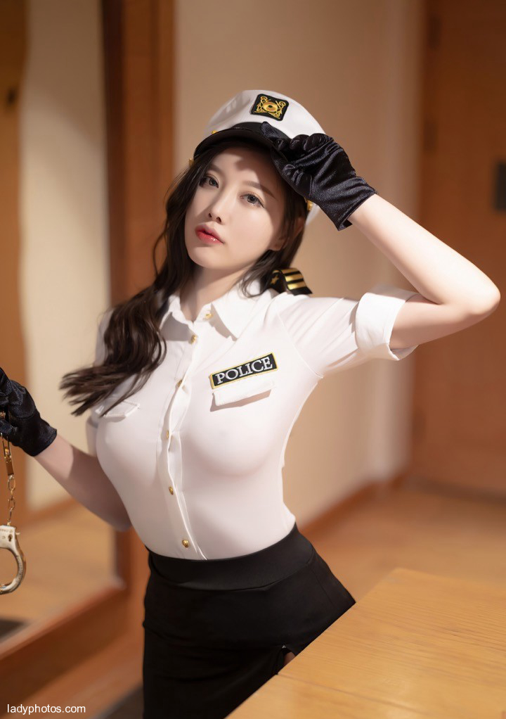 Conquered by Yang Chenchen again! Changing into a Thai female police officer has many tricks - 5