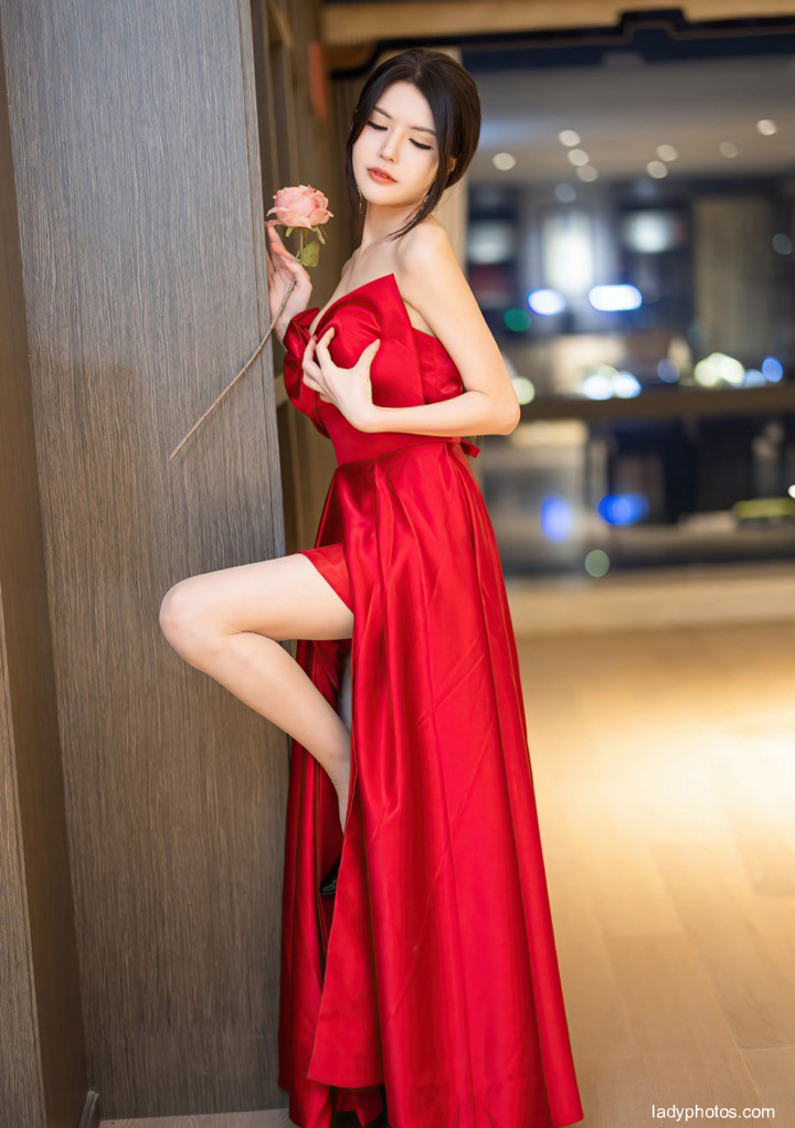 Young model Yuanyuan sauce sexy photo dress, no words after taking off her figure - 2