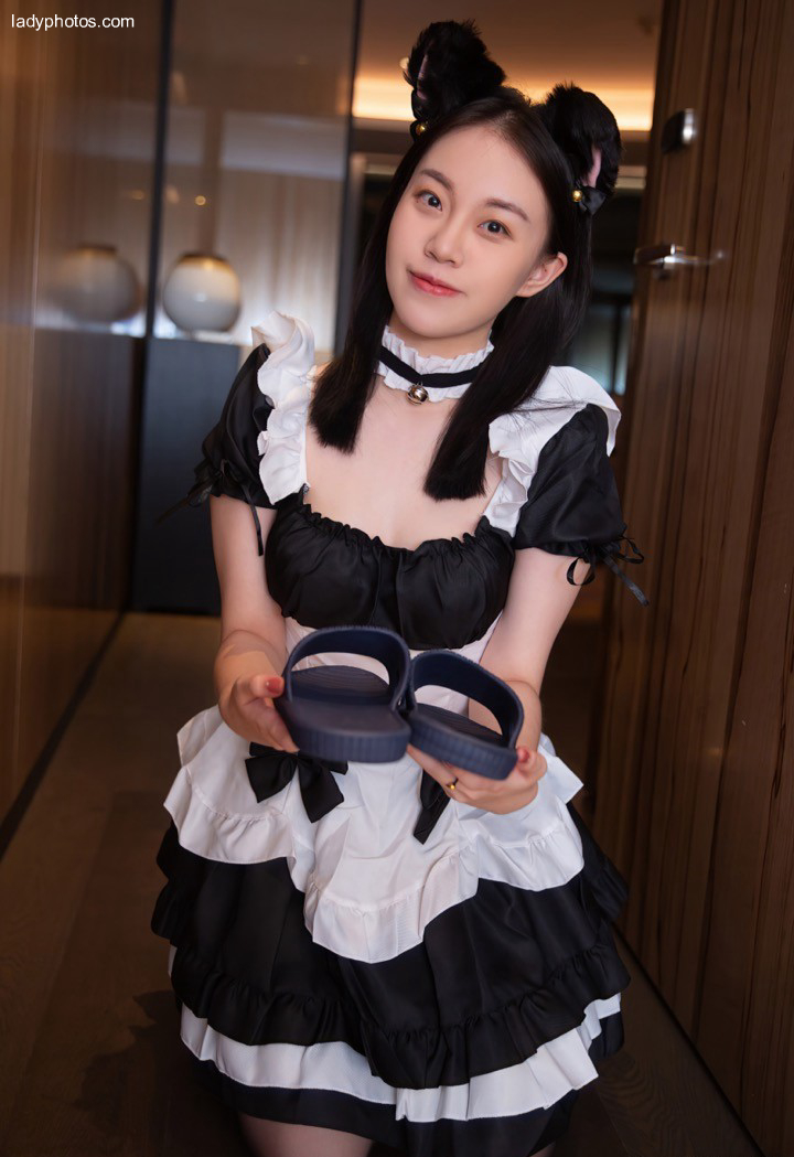 Girlfriend is a floating cloud. What you need is a gentle and lovely little maid - 1
