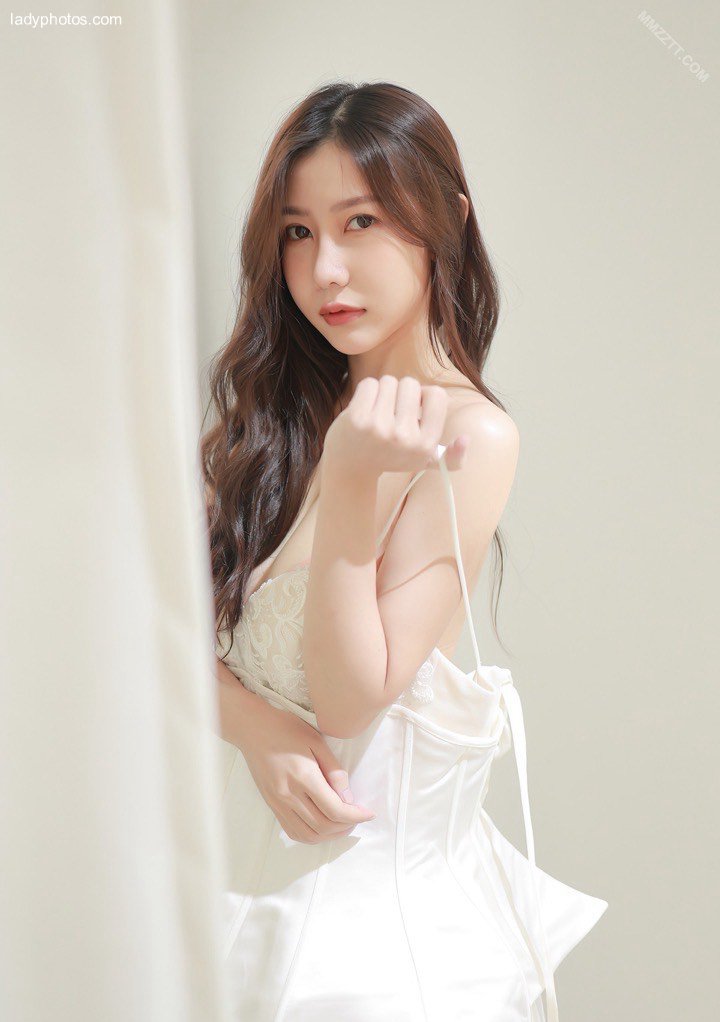 Coquettish bride to be Yin Tiantian takes wedding photos to hook up with the photographer - 5