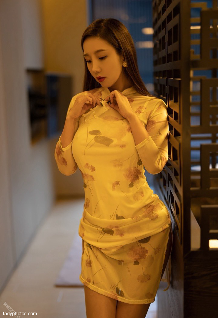AI Jingxiang, the lonely imperial sister, is so angry that she takes off her clothes and waits for you in bed - 1
