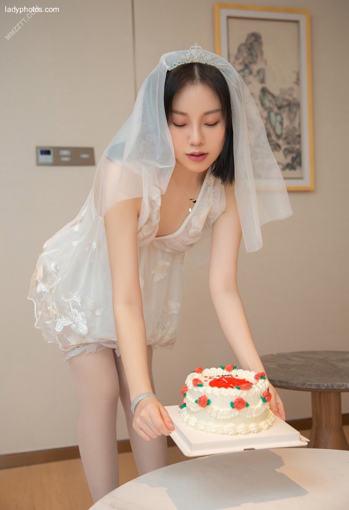 结婚周年欲火烈爱 为吃蛋糕舔遍老婆全身 - 1