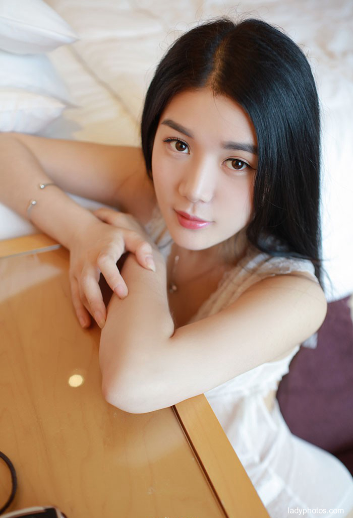 Pure beauty Wang Zitong is the temperament of the skin, beauty is also plump and sexy - 2