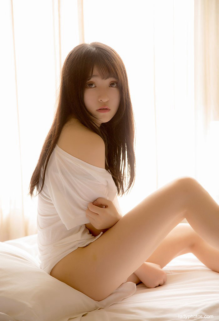 Lazy afternoon fatal temptation temperament beauty Yi Xiaoqi at home naked - 1