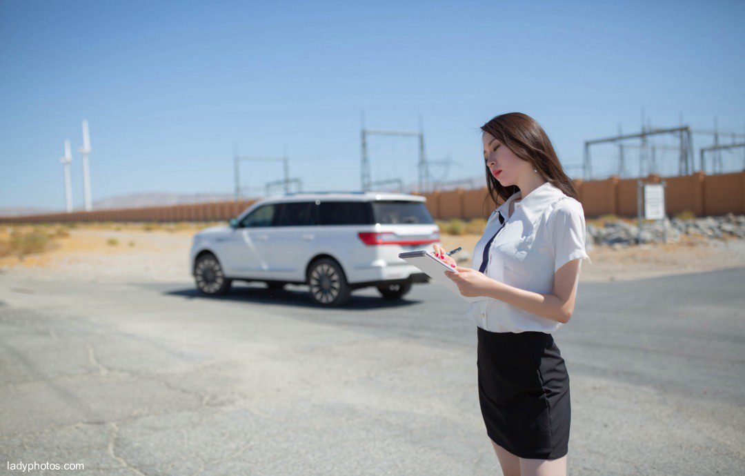 車を買ったら遊びに行きますよ。美脚尤物夢心月はあなたの美人に対する幻想を満たします - 4