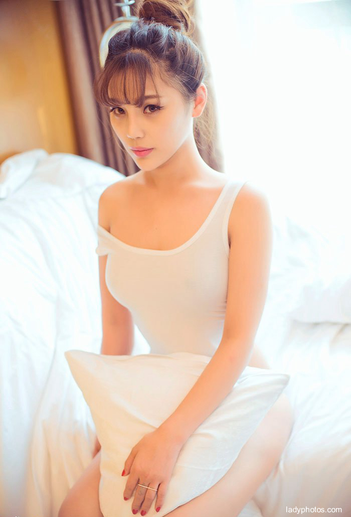 Zhou Yuran, a sexy beauty with all kinds of styles, has a short breast, burst breasts, high heels, beautiful legs and a perfect figure - 5