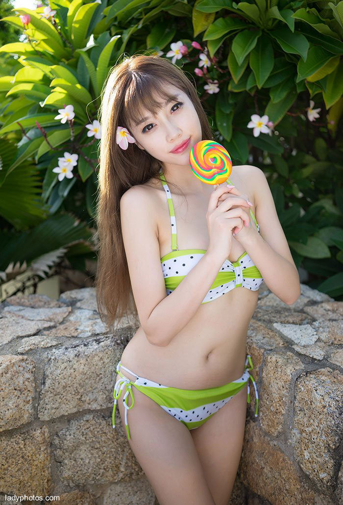 甜美少女sugar小甜心清純學生裝撩裙露底風騷迷人 - 1