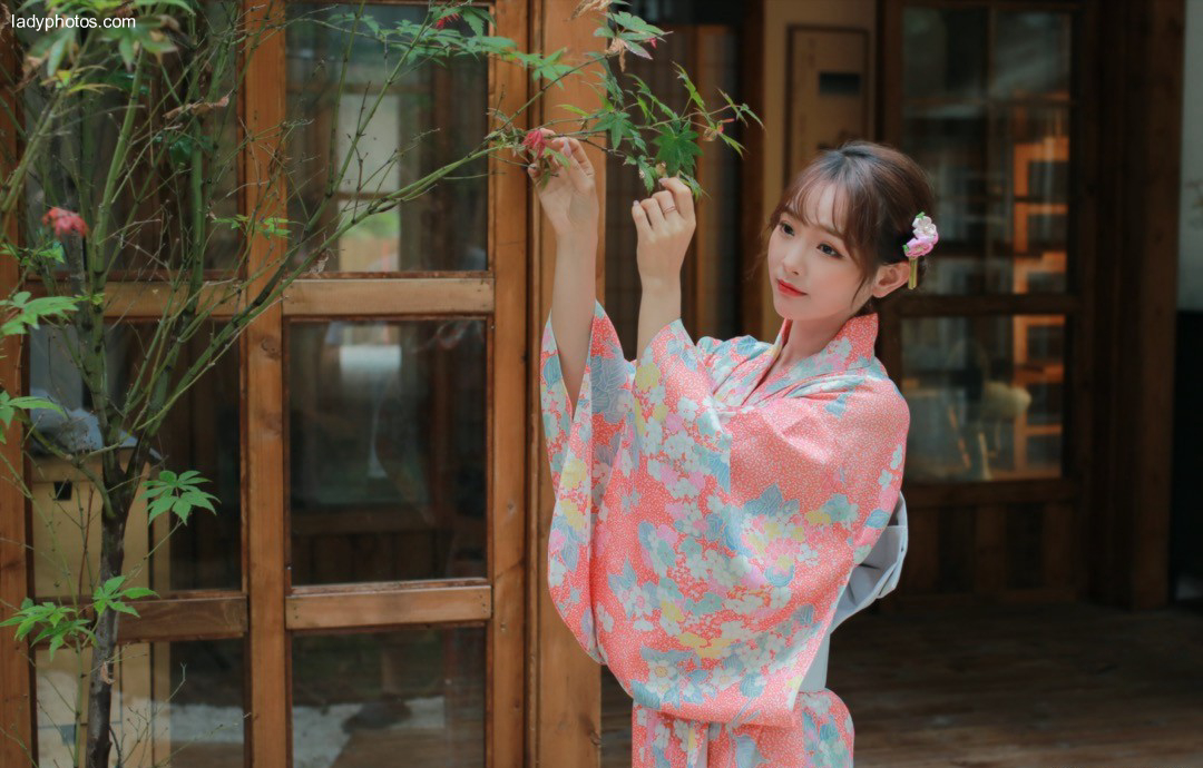 Feel the traditional Japanese customs. The island flower girl is waiting for you - 2