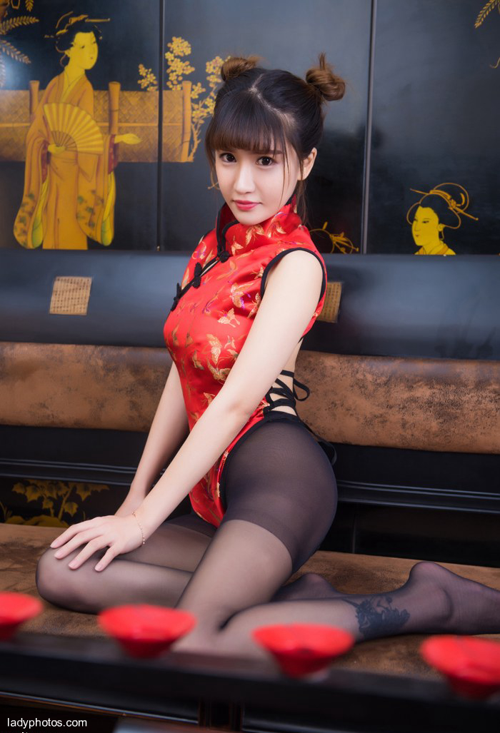 Luoli stewardess cheongsam black silk perspective seduction headline goddess Guo Meimei - 5