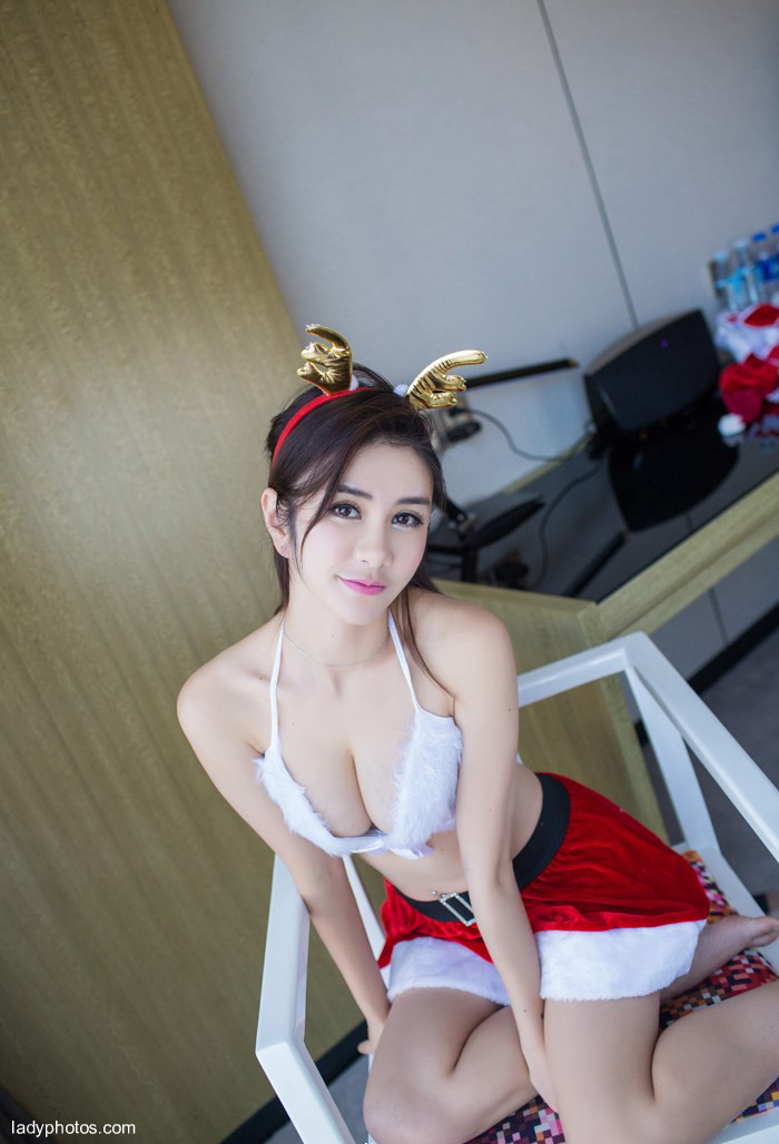 Li Qixi, a charming and sexy beauty, has a pretty face and a perfect figure - 4