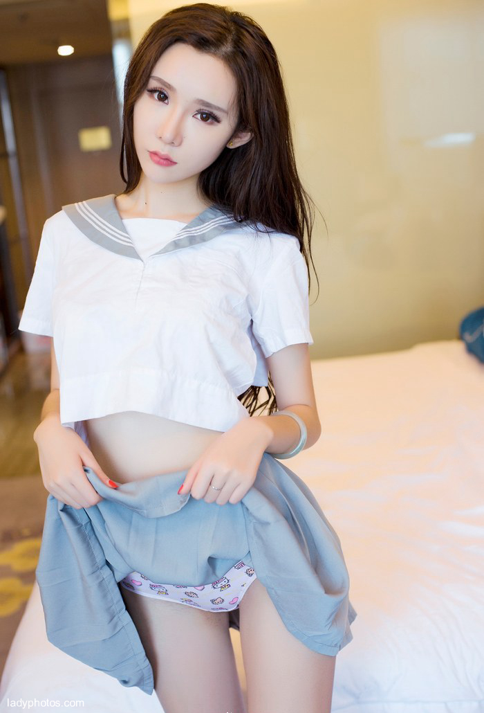 Mengqiqi, a tall and sexy beauty, shows her loneliness - 4