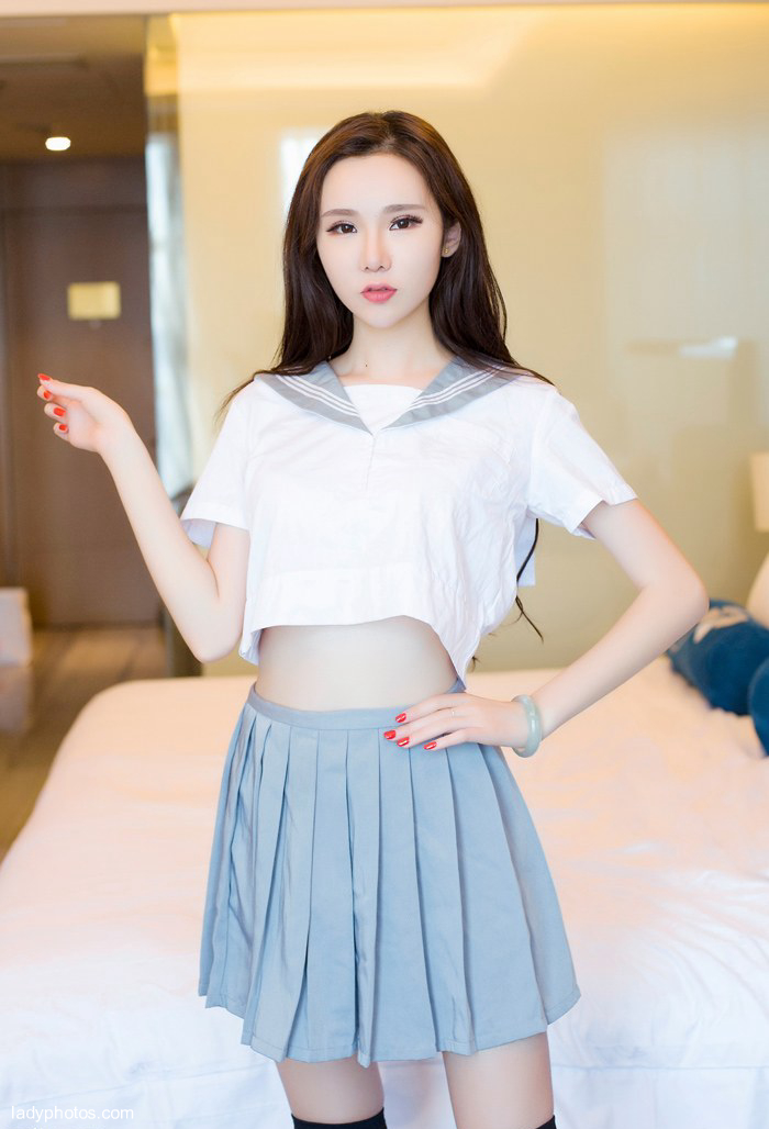 Mengqiqi, a tall and sexy beauty, shows her loneliness - 2