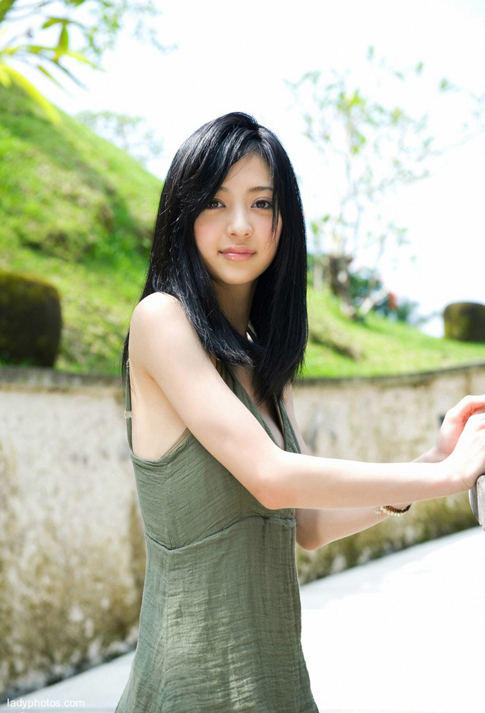 Young and sexy, charming, Japanese cute girl fengzelina looks sweet and has outstanding temperament - 1