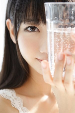 可愛いヤンキーAKB 48の清純な女神、柏木由紀の美しい写真大作です。