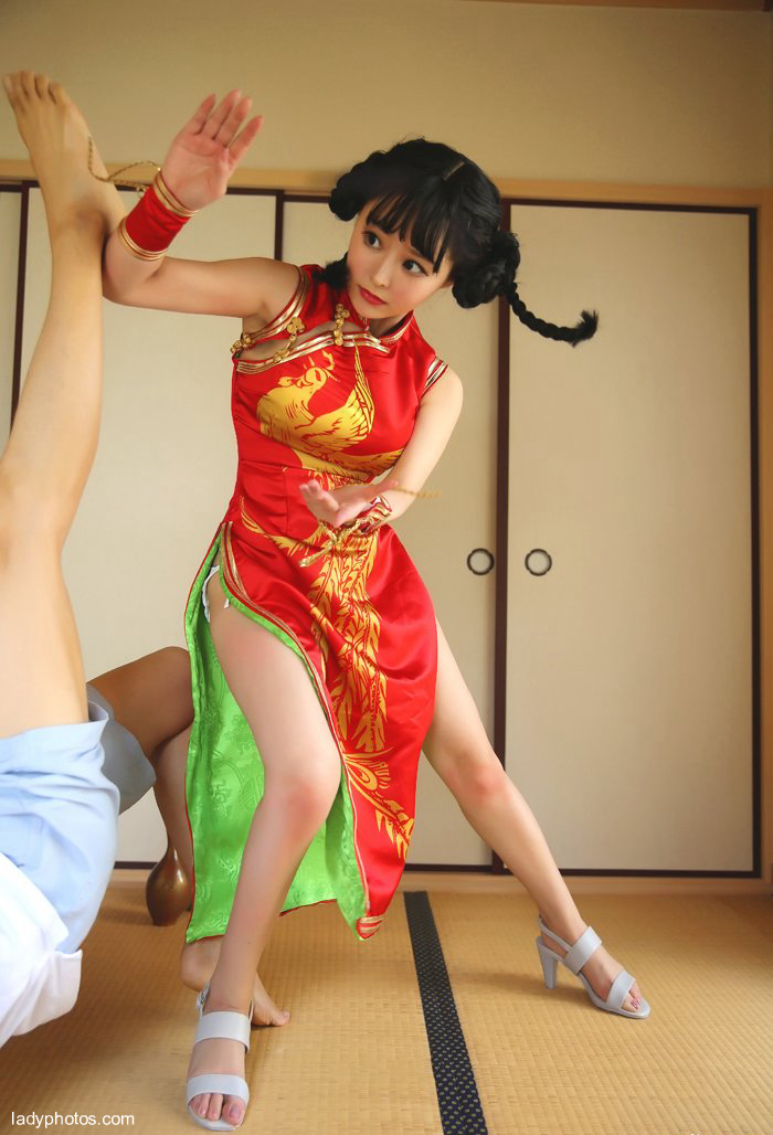 The combination of violence and coquettish cos goddess Liu Fuqi perfectly presents Chunli's sexy and domineering! - 4