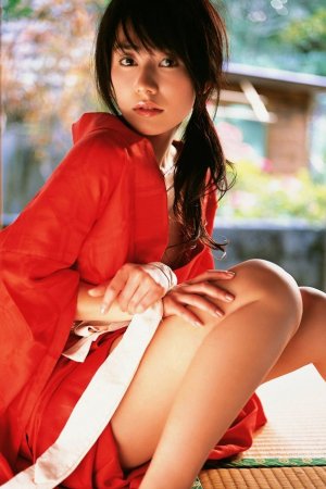 Japanese beauty Tanaka is elegant and attractive