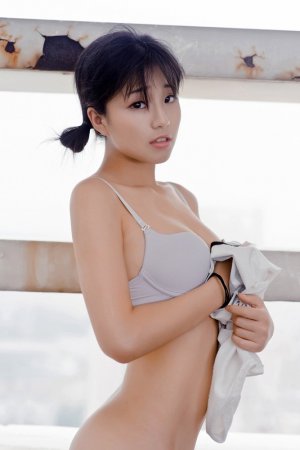 Beautiful breasts and buttocks, youth invincible, sweet young model, Yukio kurai, Japanese style on rooftop